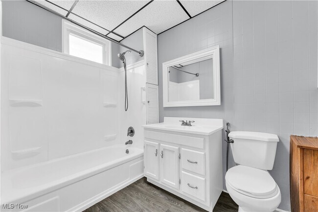 Building Photo - 3116 W 88th St