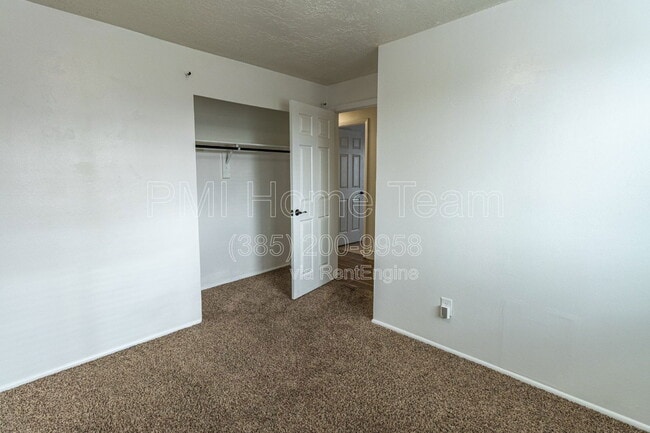 Building Photo - 1312 Roger Cir