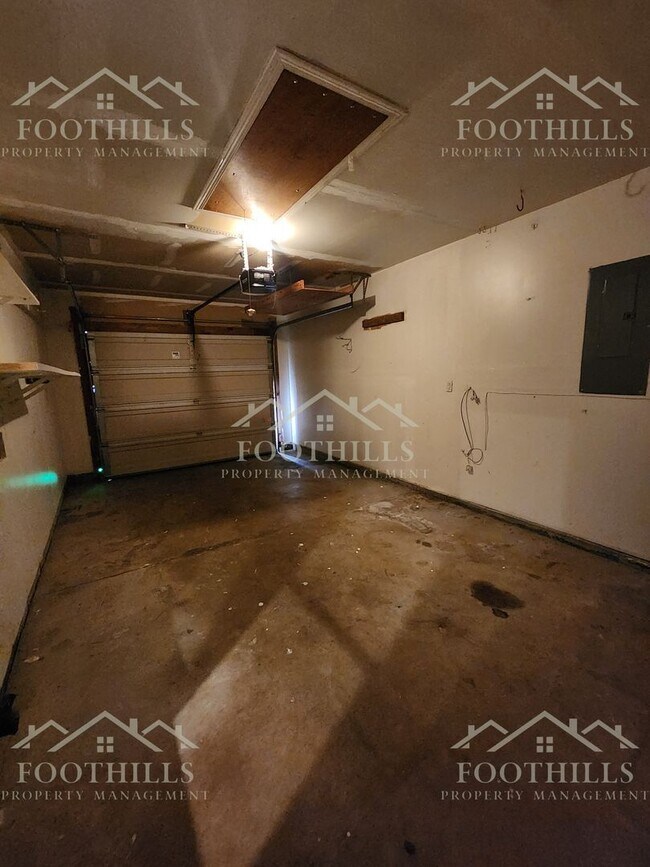 Building Photo - 438 Old Colony Rd