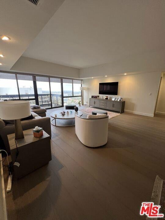 Building Photo - 10445 Wilshire Blvd