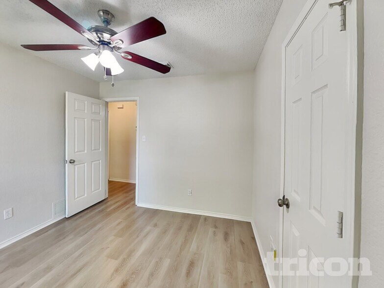 Building Photo - 615 Sherman Dr