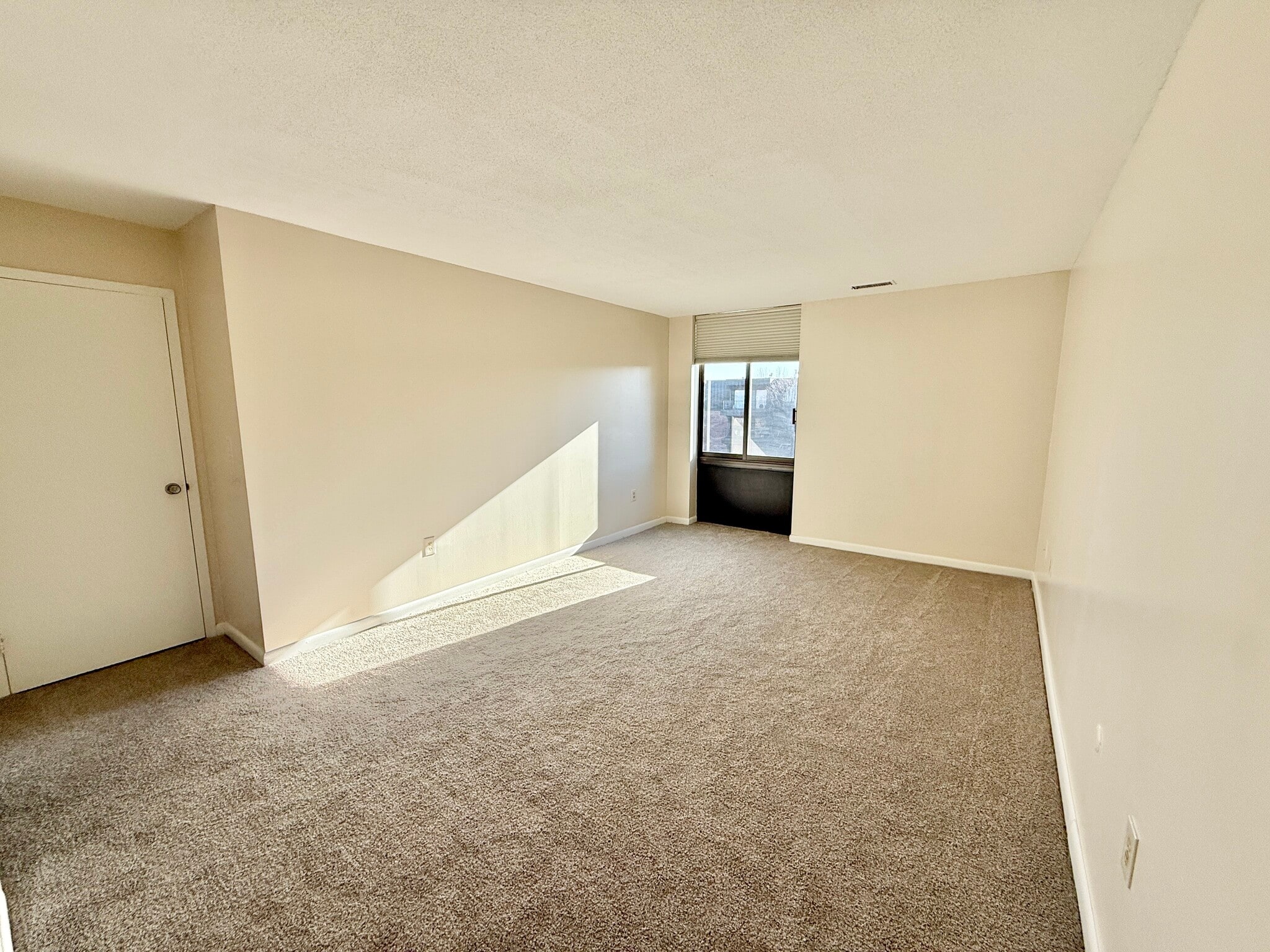 Building Photo - 1006 Paradise Rd