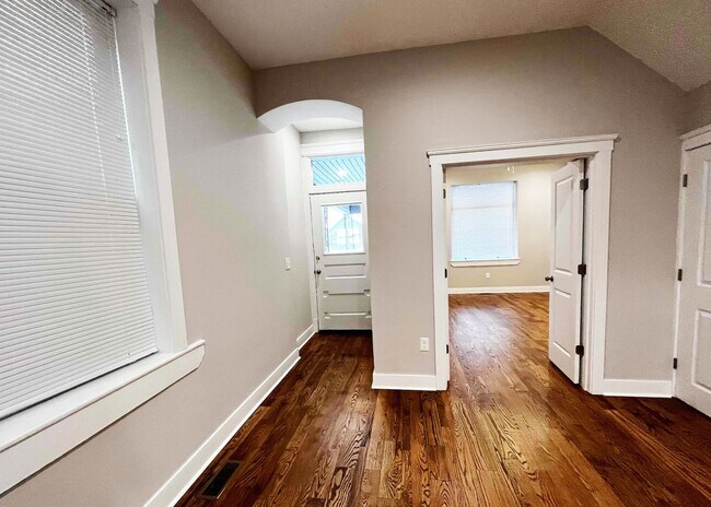 Building Photo - 3216 Bishop St