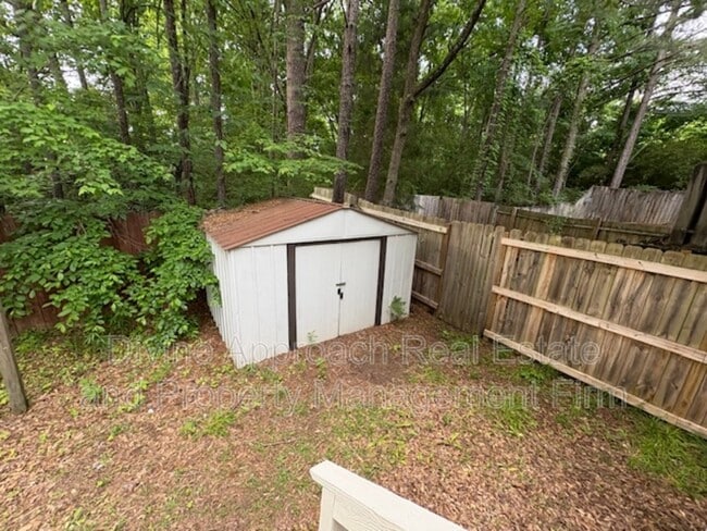 Building Photo - 830 Jamestown Manor Park