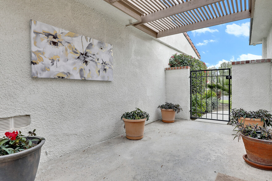 Building Photo - 77 Marbella Dr