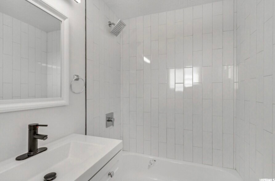 Building Photo - 1571 7th St