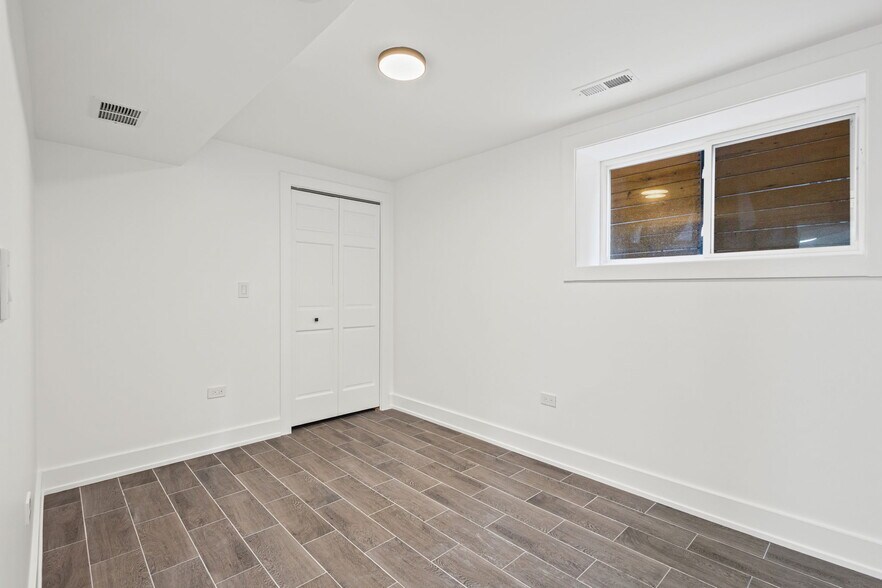 Building Photo - 3934 N Sawyer Ave