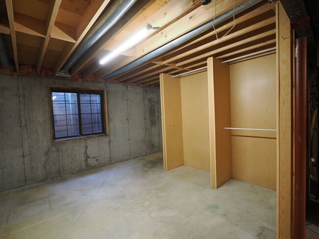 Building Photo - 3 Bdrm, 2.5 Bath Home off of Powers!