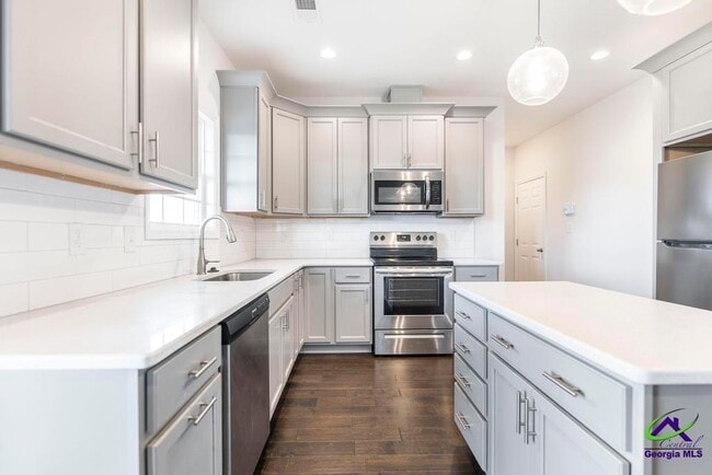 Building Photo - 233 Shoshone Cir