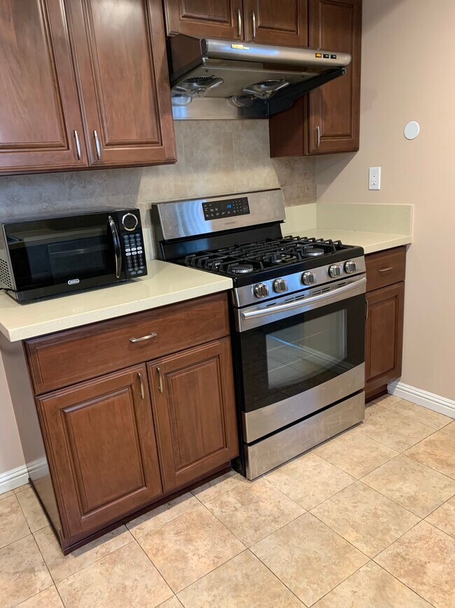 Building Photo - 4219 Walnut Grove Ave