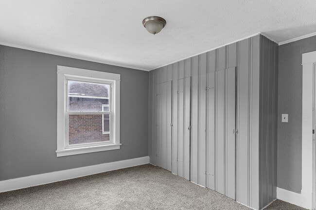 Building Photo - 404 N Bentley Ave