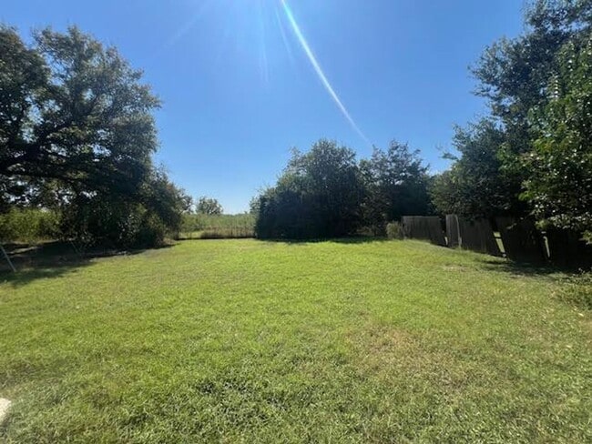Building Photo - 305 E Stegall Dr