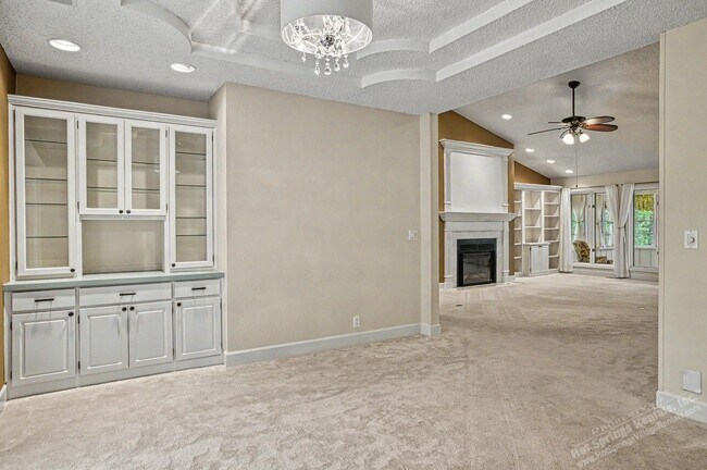 Building Photo - Lake Balboa Area| Home| Unfurnished