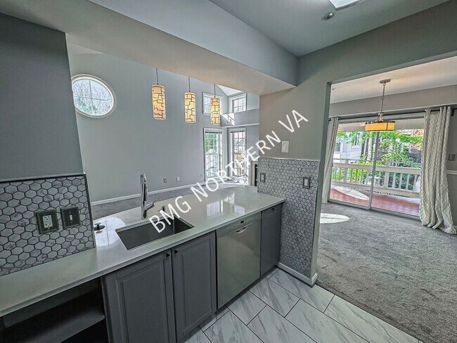 Building Photo - 6956 Ellingham Cir