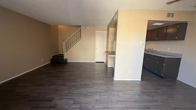 Building Photo - Villas West Two Bedroom Townhome