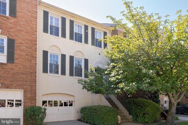 Building Photo - 2011 Pieris Ct