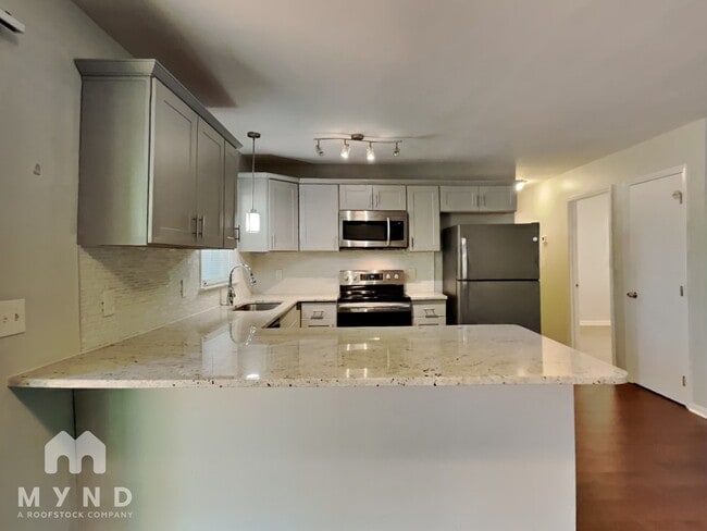 Building Photo - 5613 Deerborn Dr