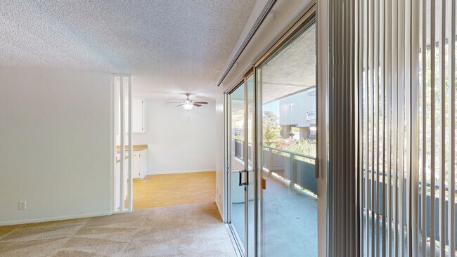 Building Photo - 827 Las Gallinas Ave