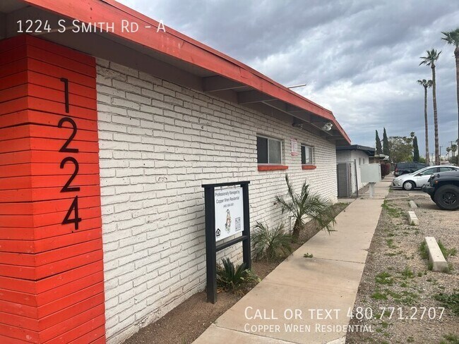 Building Photo - 1224 S Smith Rd