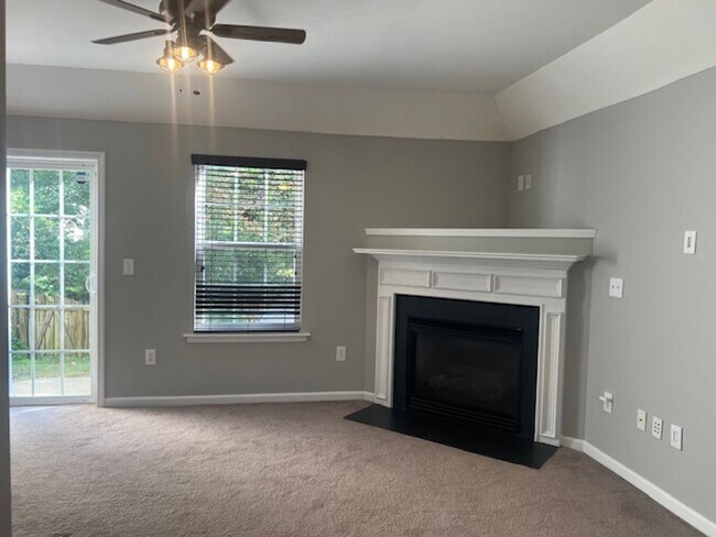 Building Photo - 8 Grosbeak Ln