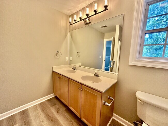 Building Photo - 4-Bedroom Home with Loft and Office for Re...