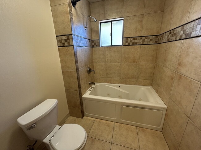 Building Photo - "Charming 2-Bed Townhouse Oasis with 2.5 Baths in Prime Las Vegas Location!"