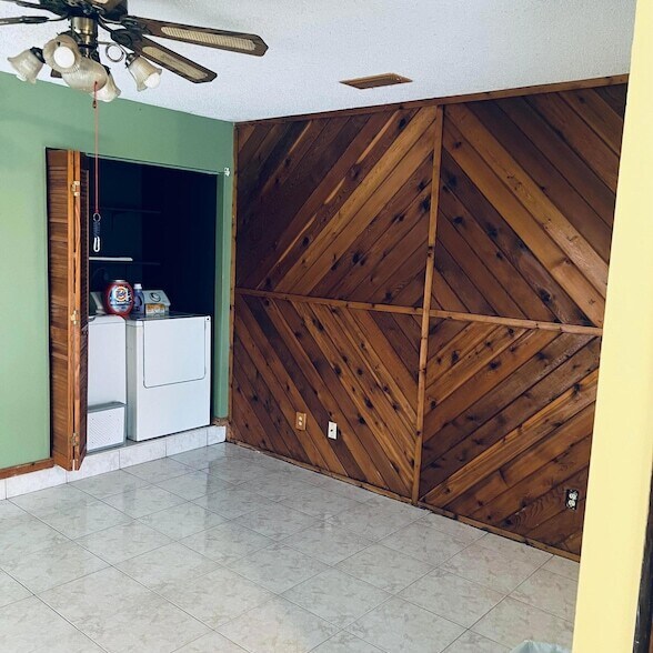 Building Photo - 182 NE Jettie Terrace