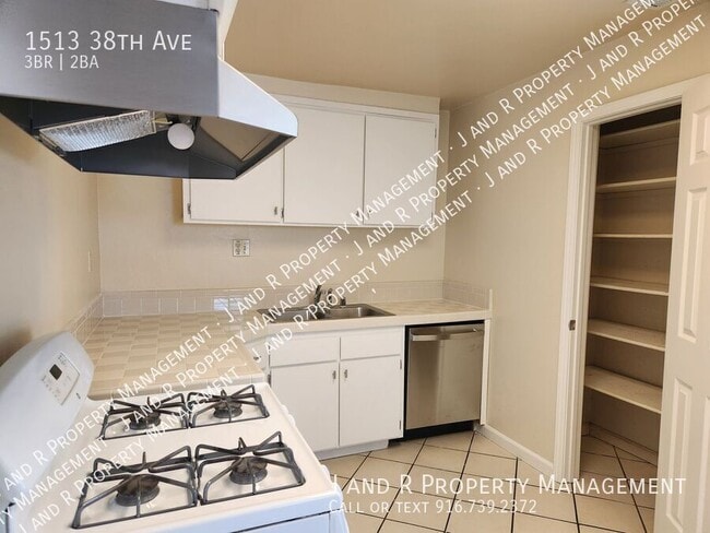Building Photo - 1513 38th Ave