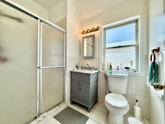 Building Photo - 264 Custer Ave