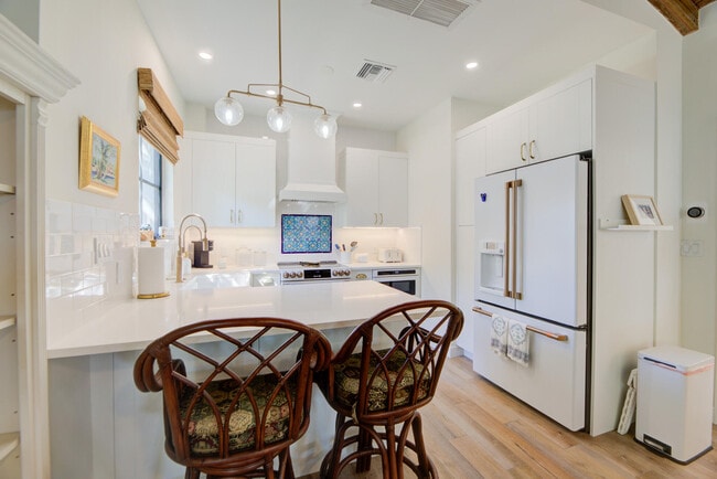 Building Photo - 110 Marine Way