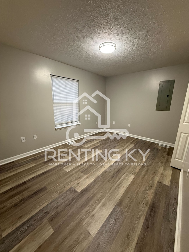 Building Photo - Newly Renovated 3-Bed, 2-Bath House!