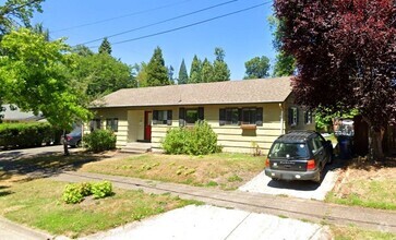 Building Photo - South Campus 5 bedroom home half a block f...