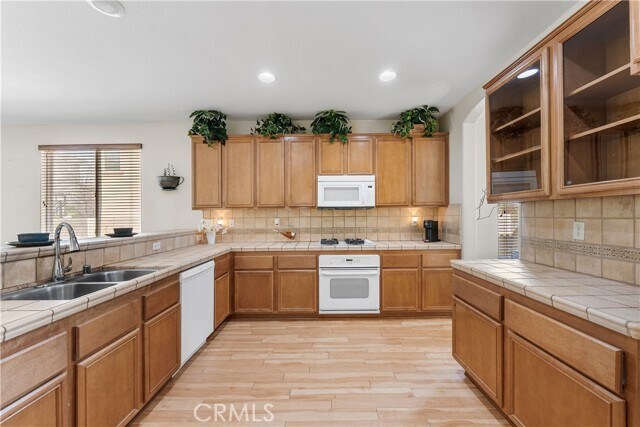 Building Photo - 39951 Capland Dr