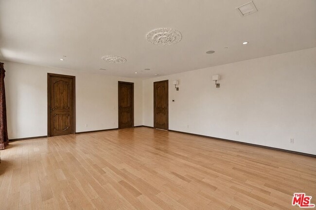 Building Photo - 28305 Via Acero