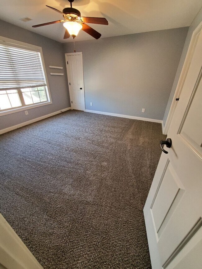 Building Photo - Pet Friendly Four Bedroom In Adams!
