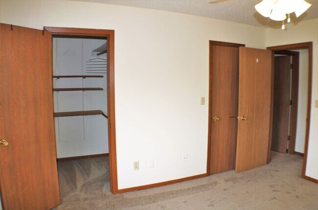 Building Photo - $1,375 | 3 Bedroom, 2.5 Bathroom Town Home...