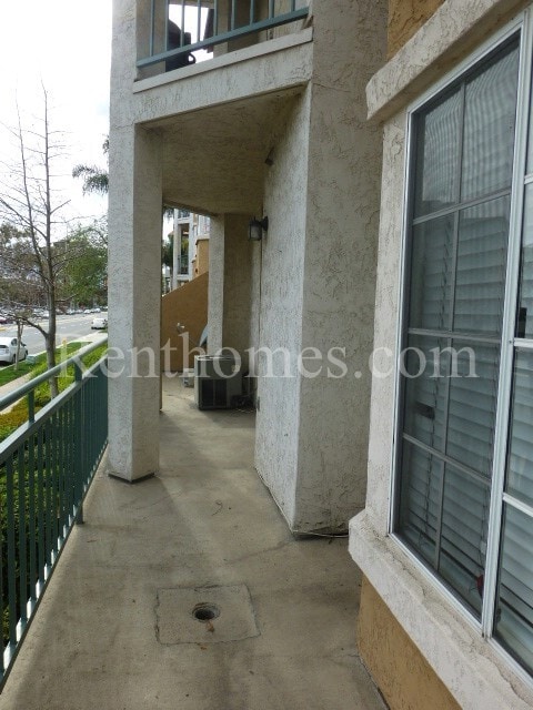 Building Photo - Mission Valley, 2220 Camino De La Reina #213 - Great Location Close to All!