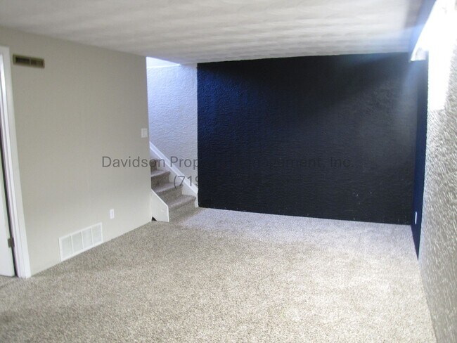 Building Photo - Updated 5 Bedroom House in Central Colorad...