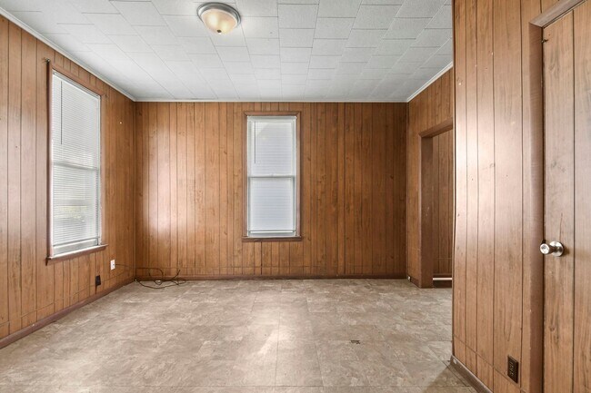 Building Photo - 1130 E Cedar St