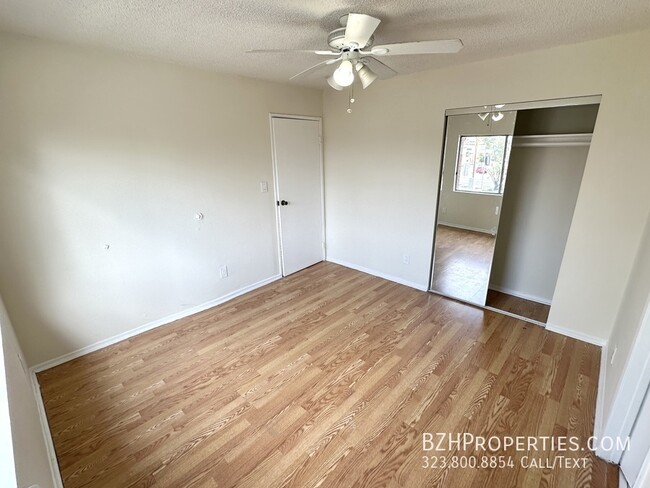 Building Photo - 2Bed 2Bath with Stainless Steel Appliances...