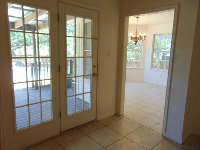 Building Photo - 805 Barton Creek Dr