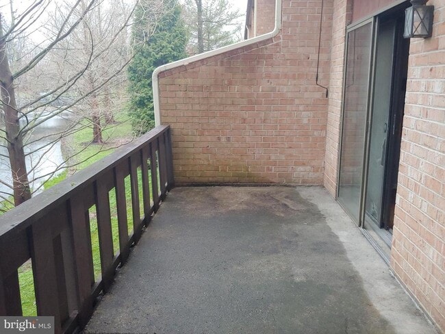 Building Photo - 214 Stonybrook Dr