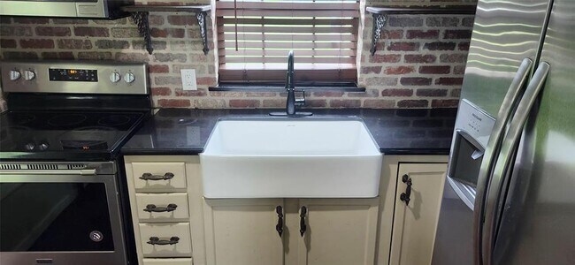 Building Photo - 10821 TX-150