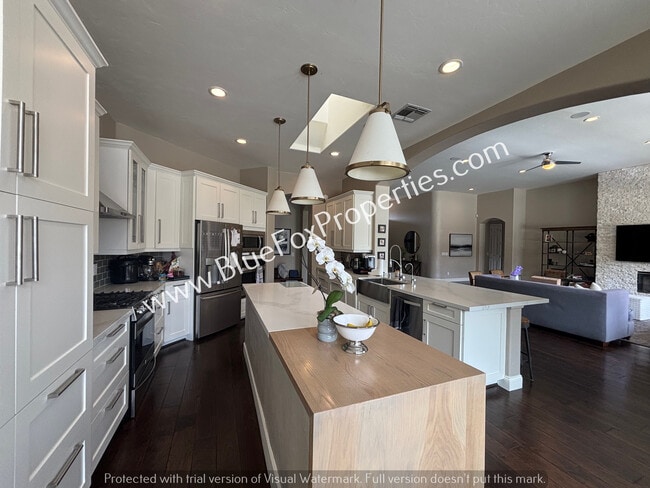 Building Photo - 6340 N Pinnacle Ridge Dr