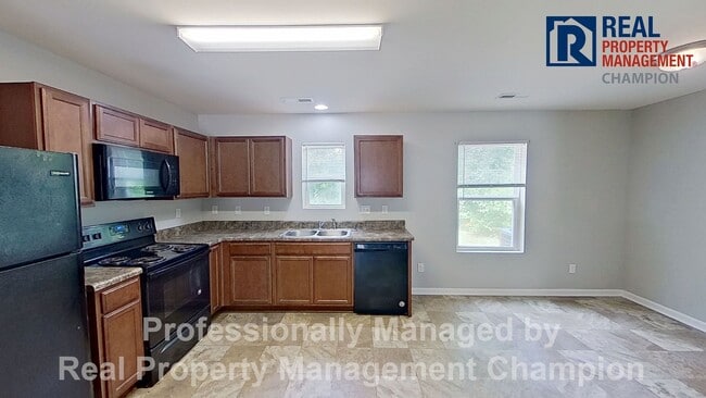 Building Photo - 3 BD/1.5 BA Home with Fresh Paint and New Carpet!