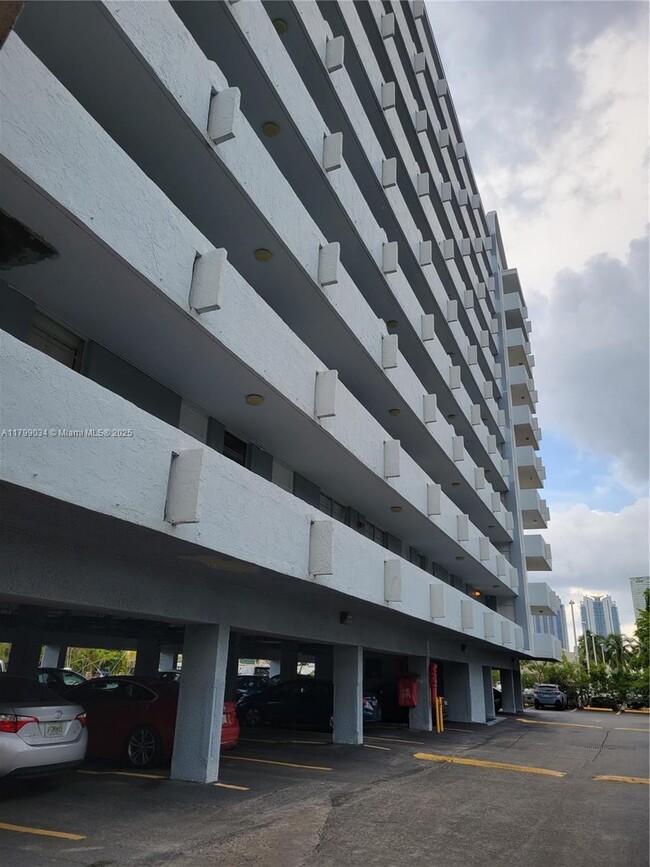 Building Photo - 3703 NE 166th St