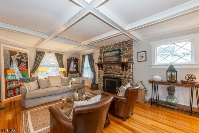 Building Photo - 276 Bay Ave