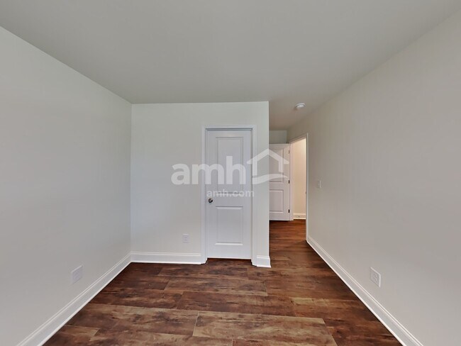 Building Photo - 152 Willow Ln