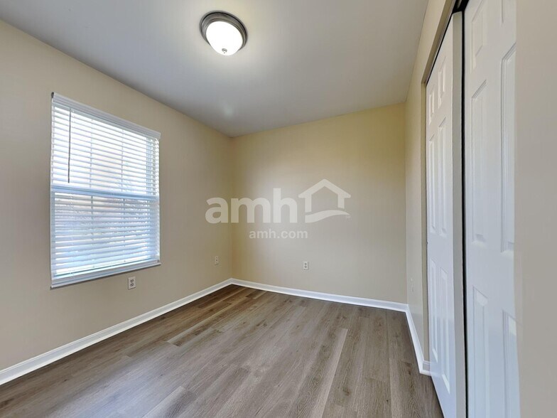 Building Photo - 103 Carrie Way