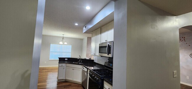 Building Photo - 590 Redwood Ln